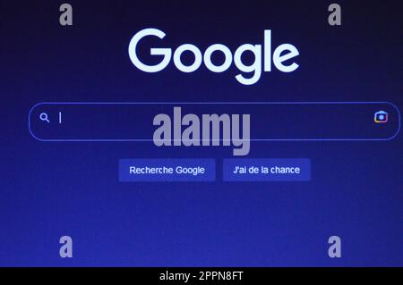 Google-Suchleiste mit Text und Browserfenster Stockfoto