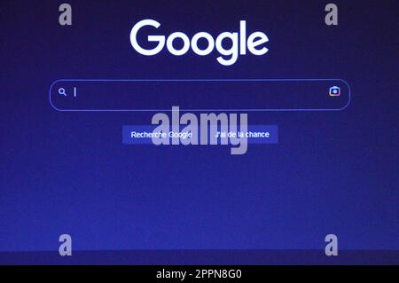 Google-Suchleiste mit Text und Browserfenster Stockfoto