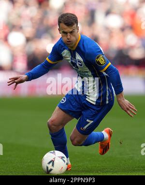 Brighton und Hove Albion auf Solly March während des Halbfinalspiels des Emirates FA Cup im Wembley Stadium, London. Foto: Sonntag, 23. April 2023. Stockfoto