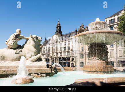 Wittelsbacher Brunnen am Lenbachplatz in München. Der Brunnen wurde 1895 von Adolf von Hildebrand erbaut Stockfoto