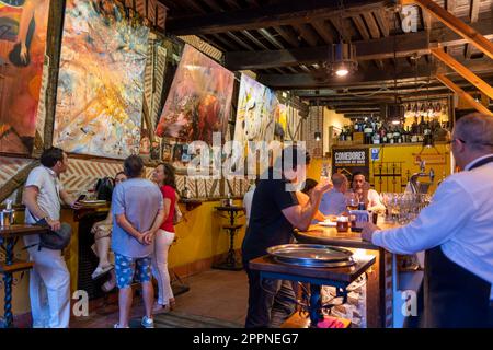 Racimo de oro Restaurant traditionelle Küche aus Leon, San Martin Platz im Barrio Humedo, Leon, Castilla y Leon, Spanien. Stockfoto