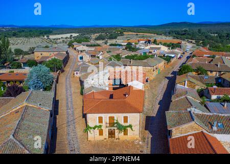 Blick aus der Vogelperspektive auf das Dorf Castrillo de los Polvazares, Maragatería, Astorga, Leon Castile und León; Spanien. Stockfoto