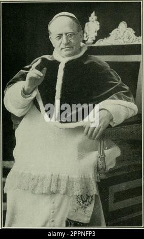 Pélerins de Rome et du XXVIe Congrés Eucharistique International (24-29 Mai 1922). Le „Congrès du Pape“. Cérémonies grandioses et Paroles de paix - Pie XI et les Canadiens. - Rückflug par Assise et autres Villes et sanctuaires Stockfoto