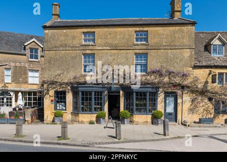Cheltenham House Antiquitätengeschäft im hübschen Dorf Cotswold am Broadway in Worcestershire, England, Großbritannien Stockfoto