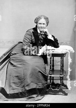 Porträt von Helen Hunt Jackson (Name H.H.; geboren Helen Maria Fiske; 1830-1885) von Charles F. Conly, c. 1884 Stockfoto