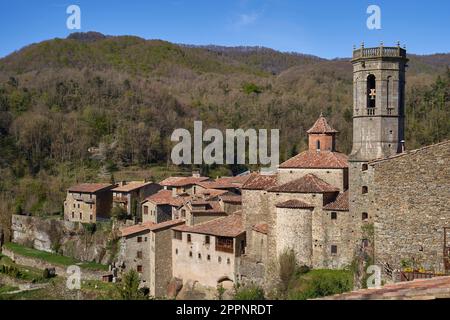 Rupit ist ein bezauberndes mittelalterliches Dorf in einer natürlichen Umgebung Stockfoto