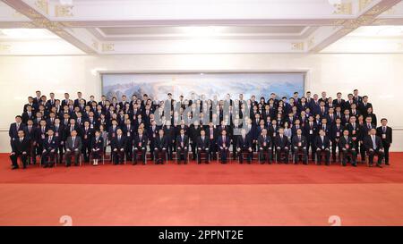 Peking, China. 24. April 2023. Der chinesische Staatsrat und Minister für öffentliche Sicherheit Wang Xiaohong trifft sich mit einer Delegation der Disziplinardienste der Sonderverwaltungsregion Hongkong (HKSAR) unter Leitung von Tang Ping-keung, dem Sekretär der Regierung der HKSAR für Sicherheit in Peking, Hauptstadt Chinas, am 24. April 2023. Kredit: Wang Ye/Xinhua/Alamy Live News Stockfoto