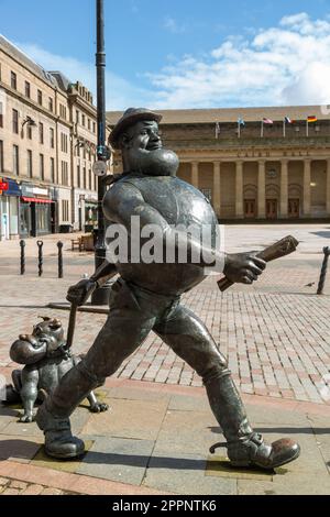 Statue von verzweifeltem Dan von Künstlern aus Angus, Tony und Susie Morrow, im Stadtzentrum von Dundee Stockfoto