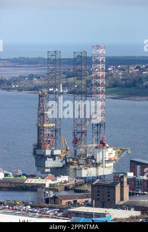 Ölbohrinsel in Dundee Harbour für Umbau und Wartung Stockfoto