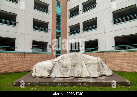 Catalyst Car Sculpture ein lebensgroßes Auto, das in speziellen katalytischen Zement gegossen wurde, der Schadstoffe aus der Luft entfernen kann Stockfoto