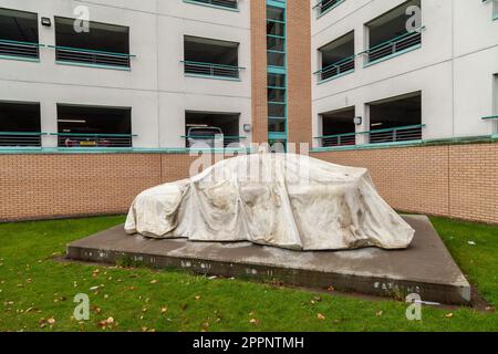 Catalyst Car Sculpture ein lebensgroßes Auto, das in speziellen katalytischen Zement gegossen wurde, der Schadstoffe aus der Luft entfernen kann Stockfoto