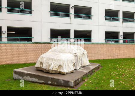 Catalyst Car Sculpture ein lebensgroßes Auto, das in speziellen katalytischen Zement gegossen wurde, der Schadstoffe aus der Luft entfernen kann Stockfoto