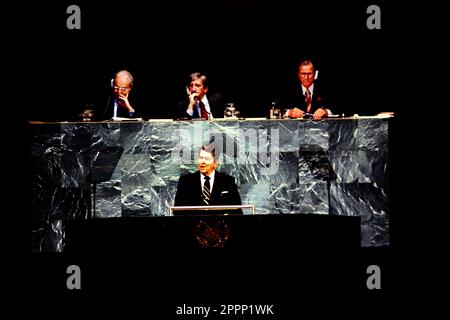 Präsident Ronald Reagan spricht am 26,1988. September vor der Vereinten Nationen Foto von Dennis Brack bb88 Stockfoto