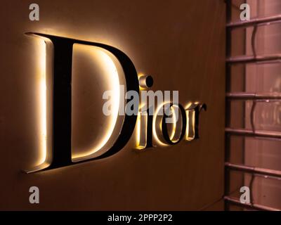 Frankfurt am Main, Deutschland - 29. Januar 2023: Christian Dior SE, gemeinhin bekannt als Dior, ist ein französisches Luxusmodehaus Stockfoto