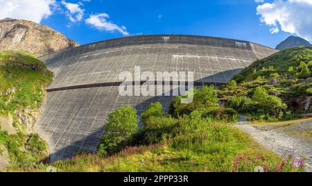 Der Staudamm Grande Dixence im Kanton Wallis in der Schweiz ist der höchste Betonschwerkraftdamm der Welt und der höchste Staudamm Europas. Stockfoto