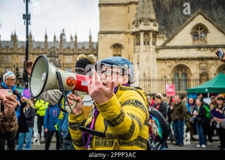 Extinction Rebellion Protest Fighting for Climate Justice, Parliament Square, London, England, UK, 24/04/2023 Stockfoto