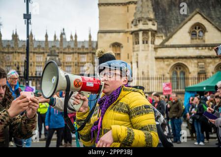 Extinction Rebellion Protest Fighting for Climate Justice, Parliament Square, London, England, UK, 24/04/2023 Stockfoto