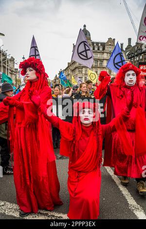 Rote Rebellen, Ausrottung Rebellion Protest für Klimagerechtigkeit, Parliament Square, London, England, UK, 24/04/2023 Stockfoto