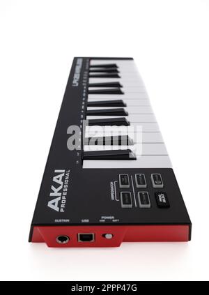 Zürich, Schweiz - 21. Dezember 2022: Tragbare MIDI-Controller-Tastatur Akai Professional LPK 25 Wireless Stockfoto