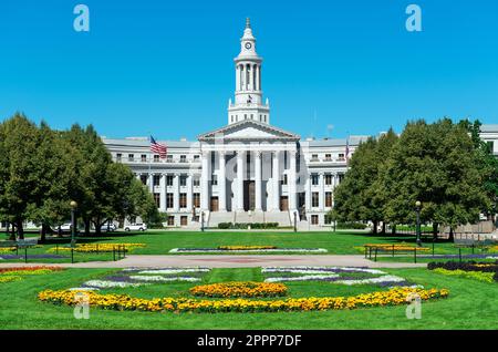 Colorado State Capitol mit farbenfrohem Garten, Denver, USA. Stockfoto