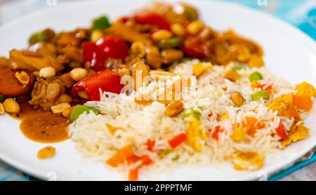 Traditionelles orientalisches Schach-Hähnchengericht. Chinesisches Essen Stockfoto