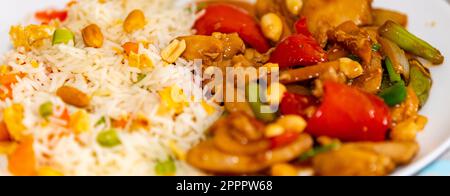 Traditionelles orientalisches Schach-Hähnchengericht. Chinesisches Essen Stockfoto