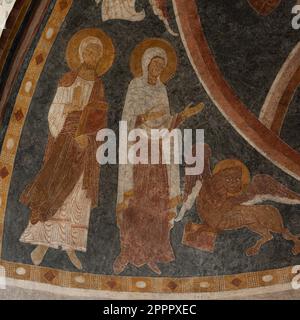 Romanisches Wandgemälde von St. Peter und Jungfrau Maria Sæby, Neuseeland, Dänemark, 6. April 2023 Stockfoto