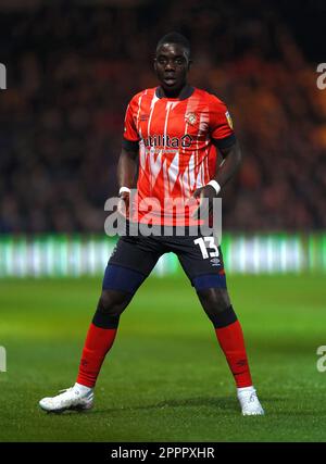 Luton Citys wunderbarer Nakamba während des Sky Bet Championship-Spiels in der Kenilworth Road, Luton. Foto: Montag, 24. April 2023. Stockfoto