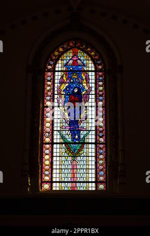 Buntglasfenster in der Kathedrale der Heiligen Maria der Krone. Römisch-katholische Kirche, Hauptstraße 215. Catedral de Santa Maria la Coronada. Die Briten Stockfoto