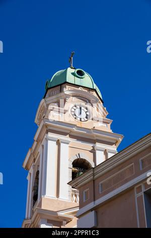 Glockenturm, die Kathedrale von Maria der Krone. Römisch-katholische Kirche, Hauptstraße 215. Catedral de Santa Maria la Coronada. Die Britischen Überseegebiete Stockfoto