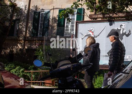 Rom, Italien. 24. April 2023. Wandmalerei des italienischen Straßenkünstlers Laika im Stadtteil Garbatella in Rom anlässlich des Befreiungstages vom Nazifaschismus (Foto von Matteo Nardone/Pacific Press) Kredit: Pacific Press Production Corp./Alamy Live News Stockfoto
