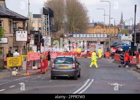 Die Unterführung der Botley Road ist am Bahnhof Oxford, Großbritannien, für 6 Monate geschlossen, damit die Umbauarbeiten des Bahnhofs fortgesetzt werden können. Stockfoto