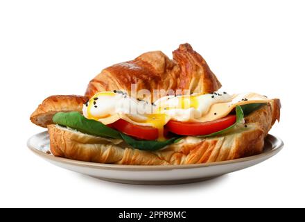 Teller mit leckeren Eiern Benedict, isoliert auf weißem Hintergrund Stockfoto