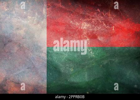 Retro-Flagge des madagassischen Volkes madagassisches Volk mit Grunge-Konsistenz. Flagge, die ethnische Gruppe oder Kultur, regionale Behörden repräsentiert. Kein Fahnenmast. Planen Stockfoto