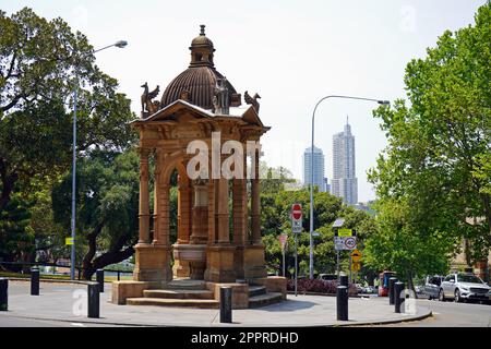 Frazer-Brunnen in der Nähe des Hyde Parks und der Kathedrale Saint Mary's im Zentrum von Sydney. Stockfoto