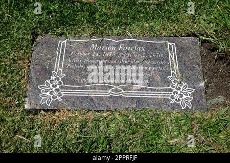 Los Angeles, Kalifornien, USA 20. April 2023 Drehbuchautor Marion Fairfax Grave in Garden of Legends auf dem Hollywood Forever Cemetery am 20. April 2023 in Los Angeles, Kalifornien, USA. Foto: Barry King/Alamy Stock Photo Stockfoto