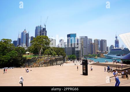 Sydney, NSW / Australien - 14/12/2019: Sehen Sie die Skyline von Sydney vom Opernhaus aus. Stockfoto