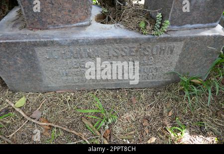 Los Angeles, Kalifornien, USA 20. April 2023 Regisseur/Drehbuchautor Wilhelm Thiele Grave auf dem Hollywood Forever Cemetery am 20. April 2023 in Los Angeles, Kalifornien, USA. Er führte Regie in 38 Filmen und schrieb 13 Drehbücher. Er verdankte der Schauspielerin Dorothy Lamour ihren Durchbruch. Foto: Barry King/Alamy Stock Photo Stockfoto