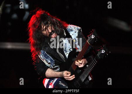 Guns 'N Roses tritt live im ANZ Stadium im Rahmen des Telstra 500 V8 Motorrennen-Events auf, das vom 3-5. Dezember 2010 im Sydney Olympic Park stattfindet. Sydney, Australien - 04.12.10 Stockfoto