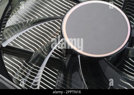 Makroaufnahme des CPU-Kühlerlüfters und des Kühlers. Stockfoto