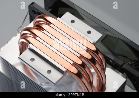 CPU Cooler Kupferwärmeleitungen Nahaufnahme Makroaufnahme. Stockfoto