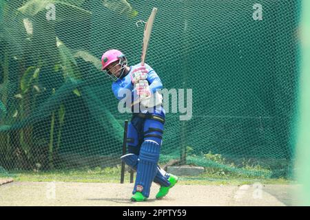 Bangladesch Wicketkeeper Batter Mushfiqur Rahim besucht individuelle Übungen im Indoor Cricket Centre im Sher-e-Bangla National Cricket Stadium, mir Stockfoto