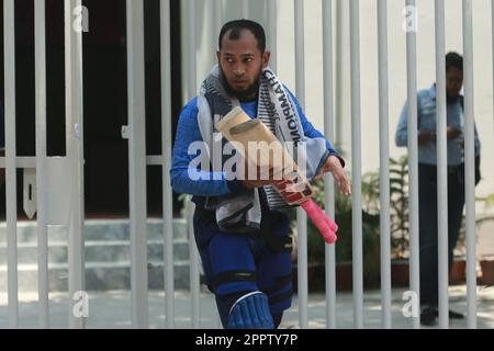 Bangladesch Wicketkeeper Batter Mushfiqur Rahim besucht individuelle Übungen im Indoor Cricket Centre im Sher-e-Bangla National Cricket Stadium, mir Stockfoto