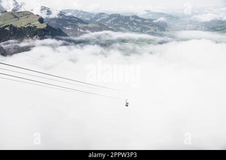 Skigondel über den Wolken, hoher Kasten, St. Gallen, Schweiz Stockfoto