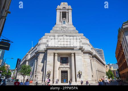 London, Großbritannien - 27. März 2023 - Vorderseite der Freemasons Hall mit klassischem Art déco-Architekturstil Stockfoto