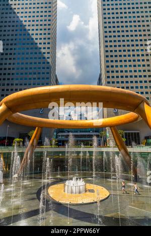 Die Suntec City Mall und der Brunnen des Reichtums in Singapur. Die Office Towers bestehen aus fünf Gebäuden mit den Namen Towers eins bis fünf. Stockfoto