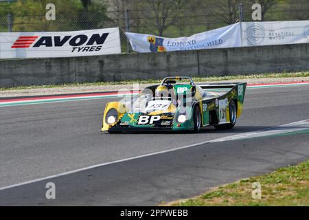 Scarperia, 2. April 2023: TOJ SC 206 Jahr 1977 in Aktion während des Mugello Classic 2023 auf dem Mugello Circuit in Italien. Stockfoto