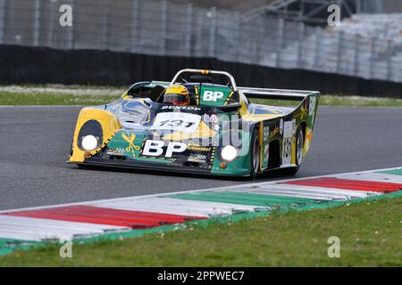 Scarperia, 2. April 2023: TOJ SC 206 Jahr 1977 in Aktion während des Mugello Classic 2023 auf dem Mugello Circuit in Italien. Stockfoto