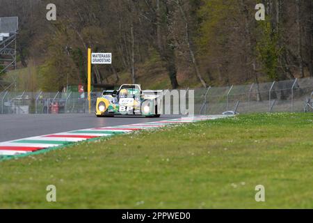 Scarperia, 2. April 2023: TOJ SC 206 Jahr 1977 in Aktion während des Mugello Classic 2023 auf dem Mugello Circuit in Italien. Stockfoto