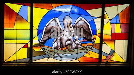 Buntglasfenster in der Kirche Santa Marianita, Puerto Ayora, Santa Cruz, Galapagosinseln, Ecuador. Stockfoto